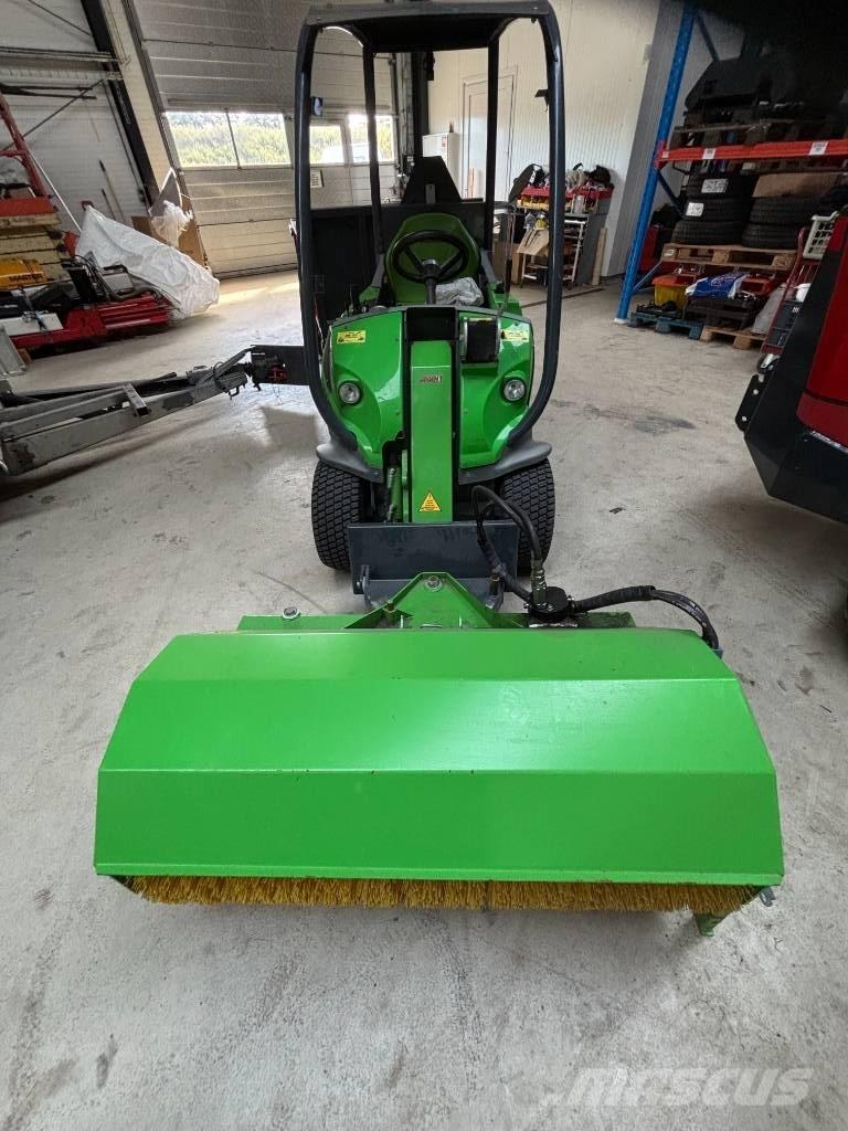 Avant 220 Mini loaders