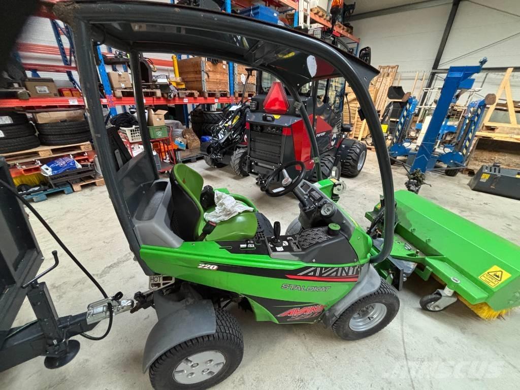 Avant 220 Mini loaders