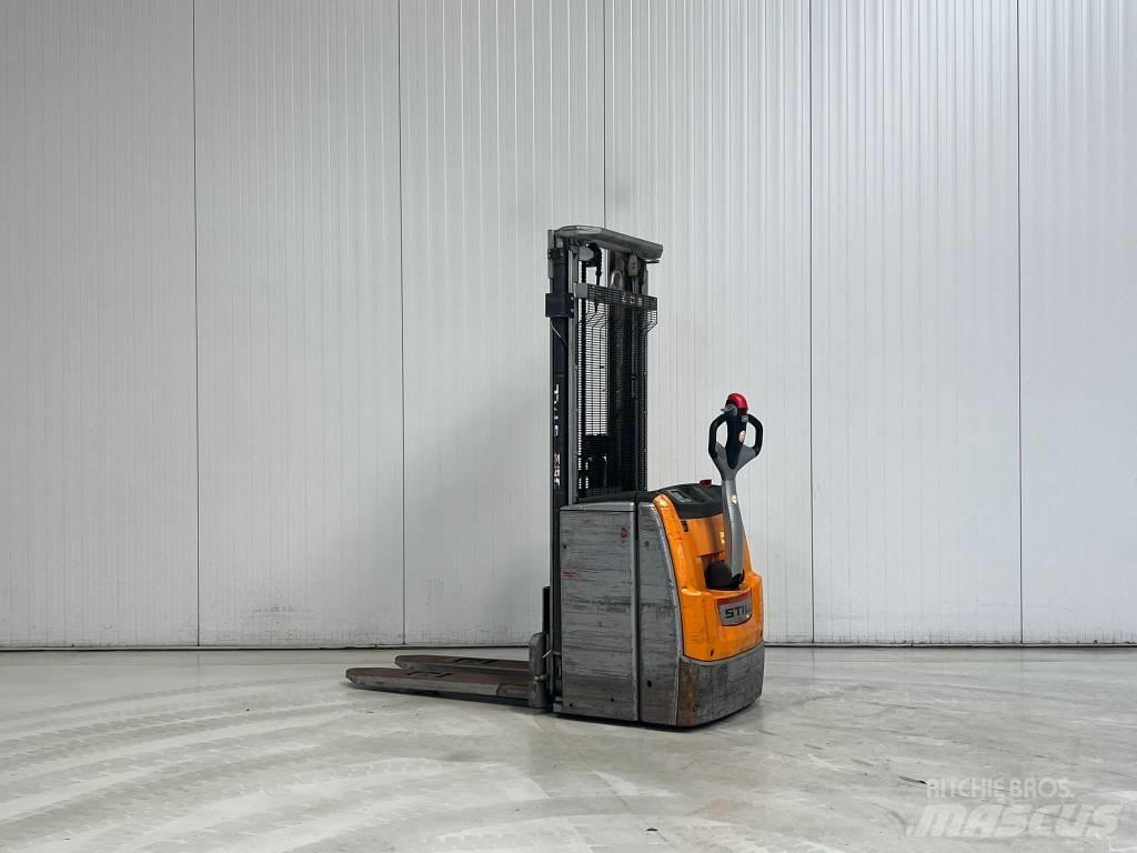 Still EXV16 Pedestrian stacker