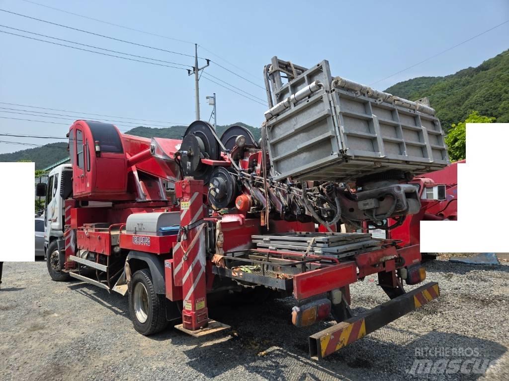 Horyong SKY450 Truck mounted aerial platforms