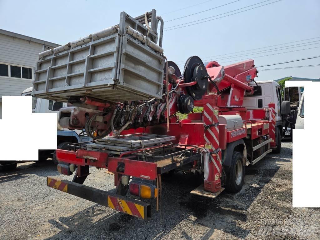 Horyong SKY450 Truck mounted aerial platforms