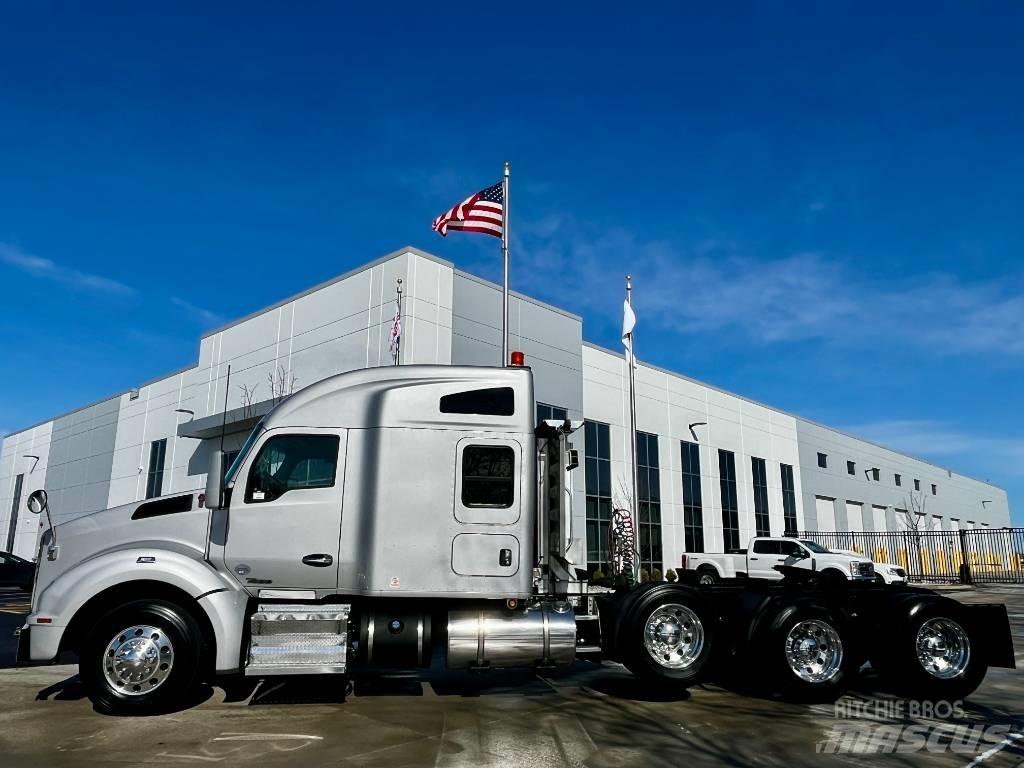 Kenworth T 880 Truck Tractor Units