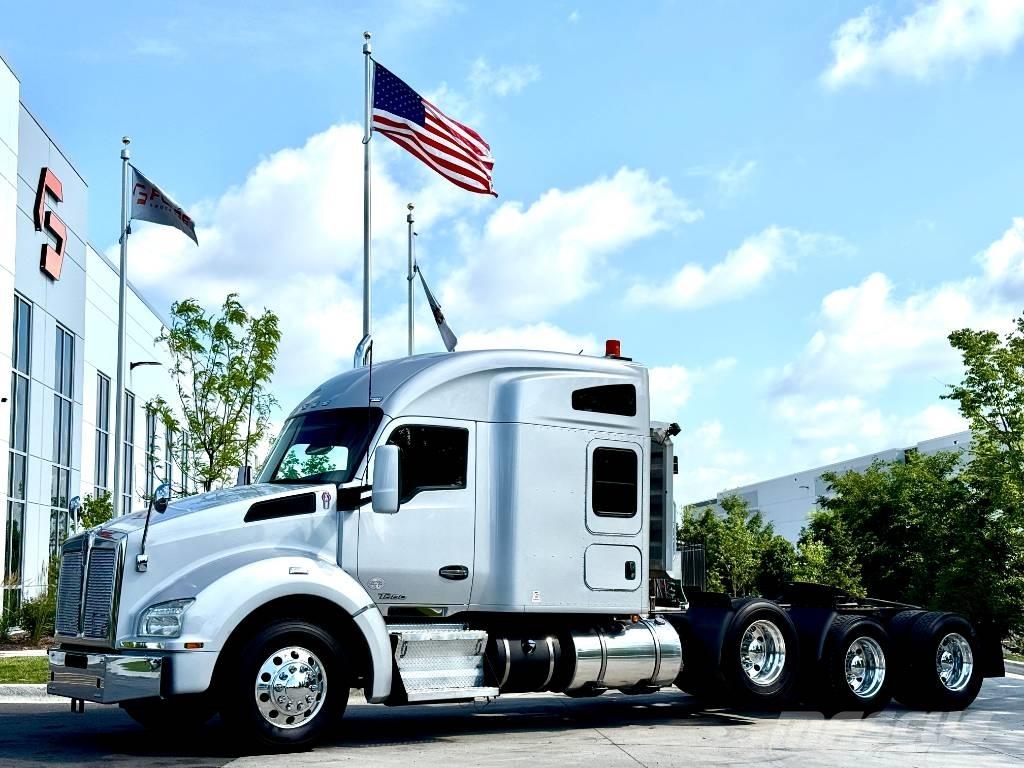 Kenworth T 880 Truck Tractor Units