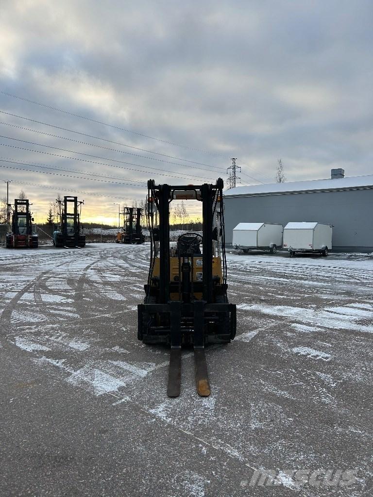 TCM FG 25 N2 LPG trucks