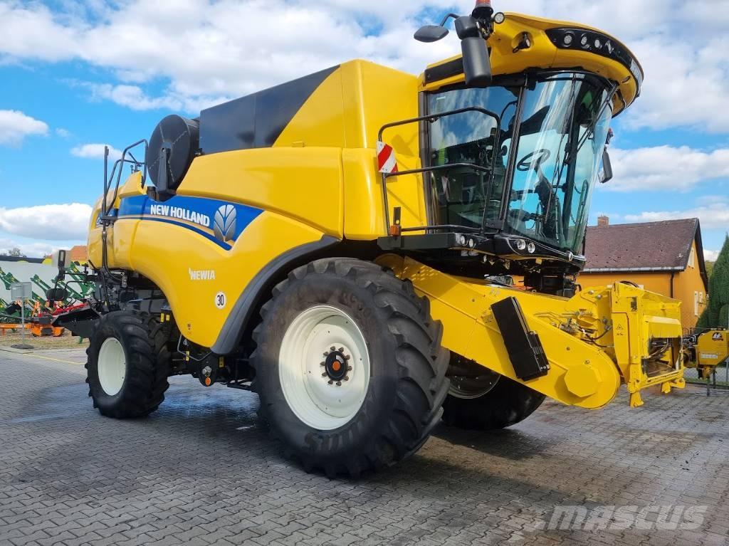 New Holland CX 8.70 Combine harvesters