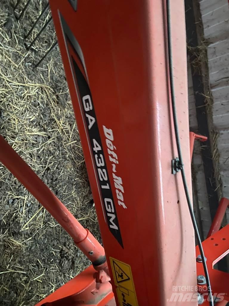 Kuhn GA4321 Windrowers
