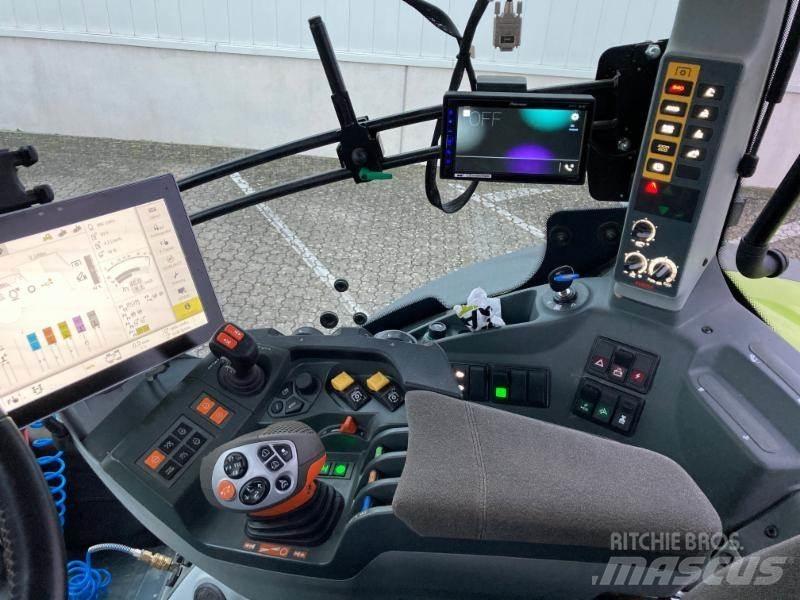 CLAAS AXION 870 Tractors