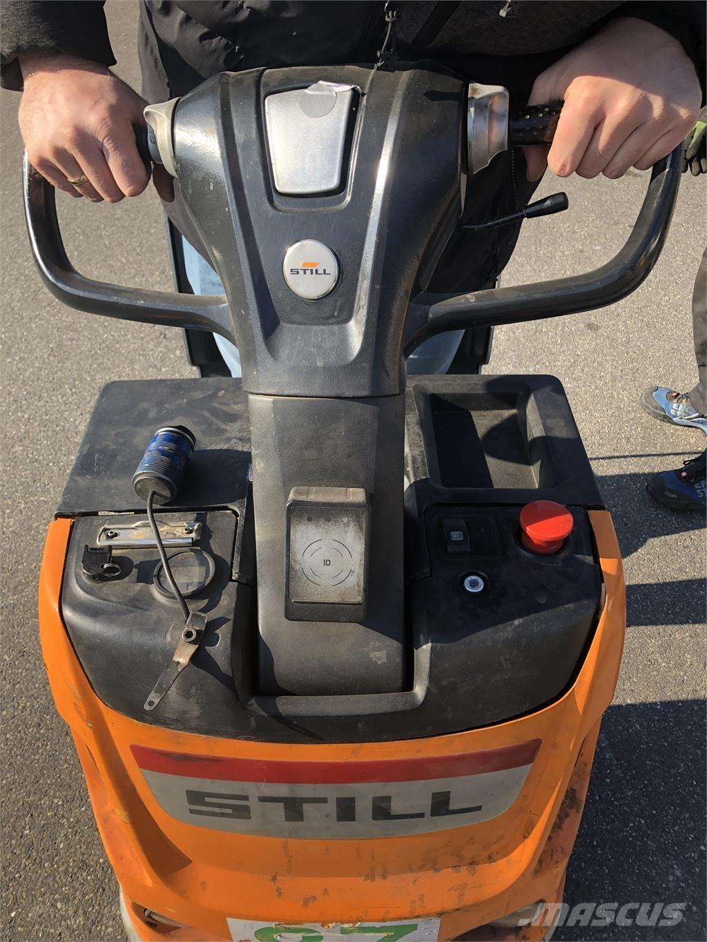 Still LTX20 Towing truck