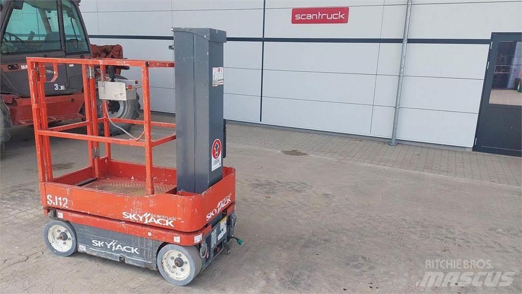SkyJack SJ12 Vertical mast lifts