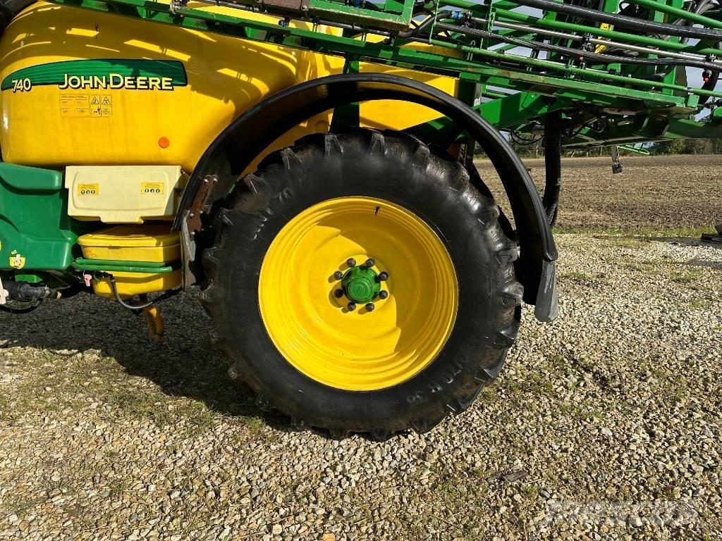 John Deere 740 Trailed sprayers
