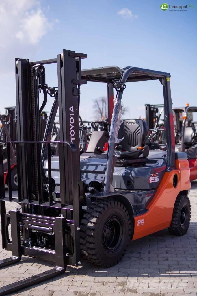 Toyota 02-8 FG F 25 LPG trucks