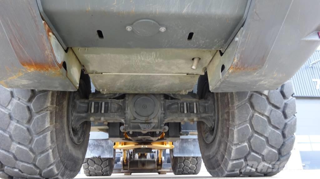 Liebherr L566 xPower Wheel loaders