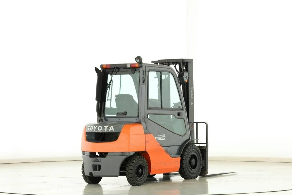 Toyota 02-8 FDF 25 Diesel trucks