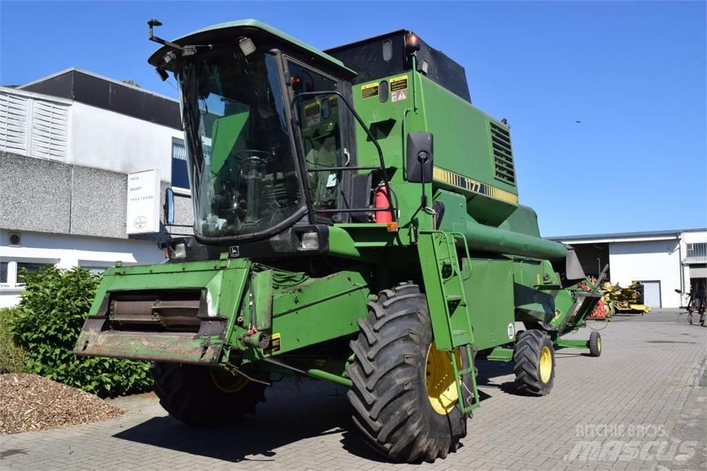 John Deere 1177 Combine harvesters