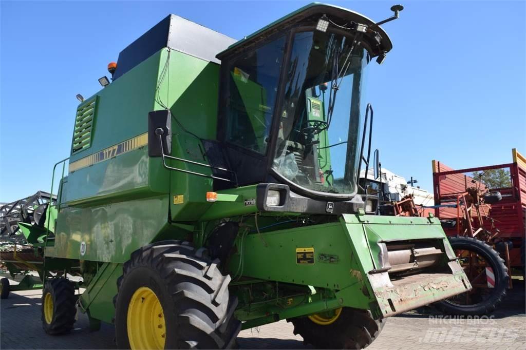 John Deere 1177 Combine harvesters