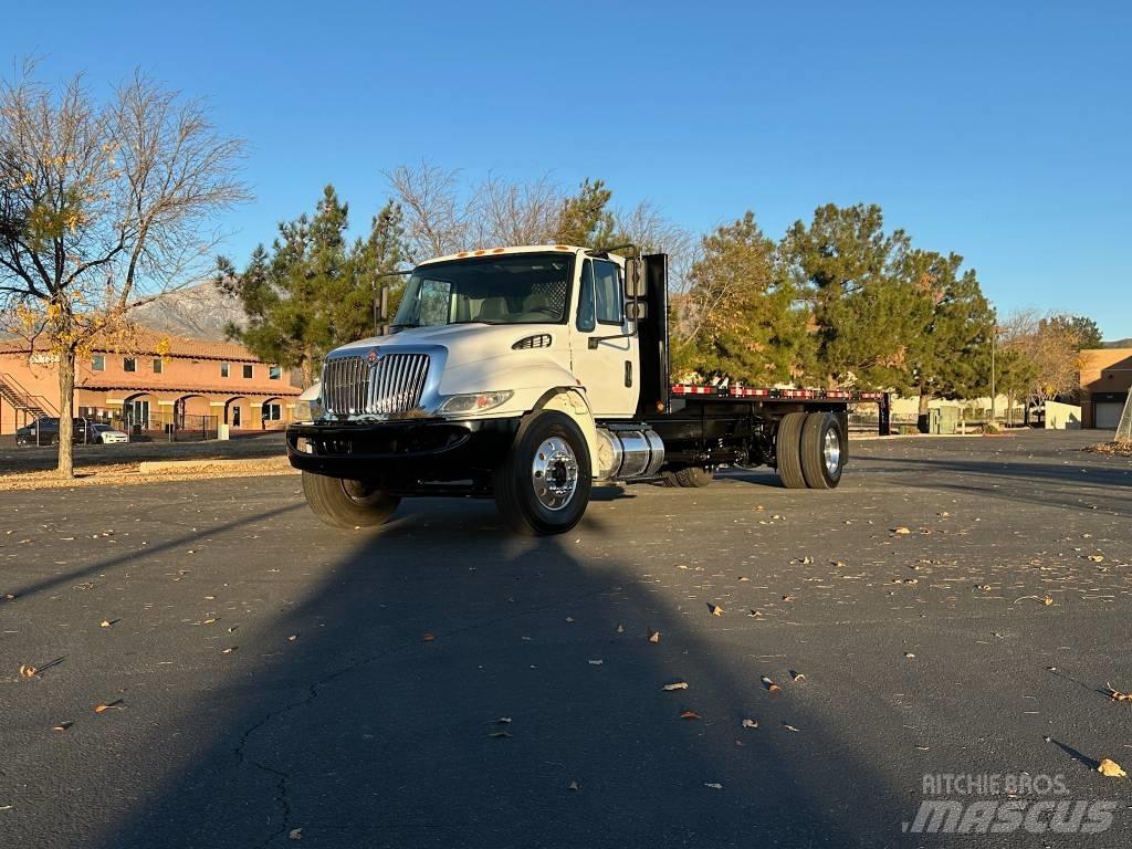 International 4300 Flatbed/Dropside trucks