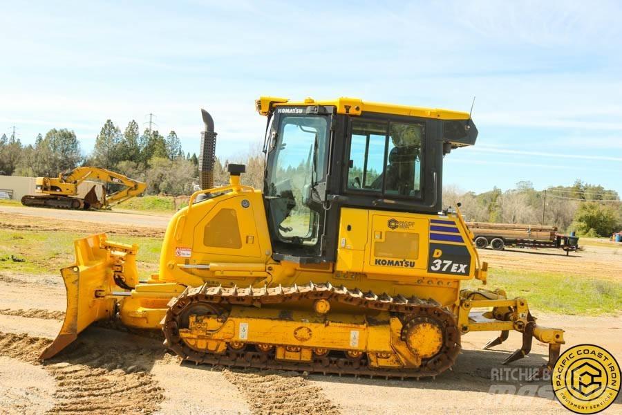 Komatsu D 37 EX Crawler dozers
