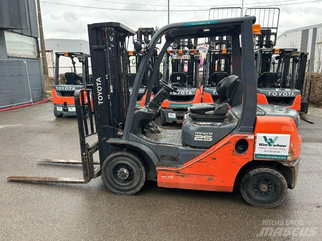 Toyota 02-8 FDF 25 Diesel trucks