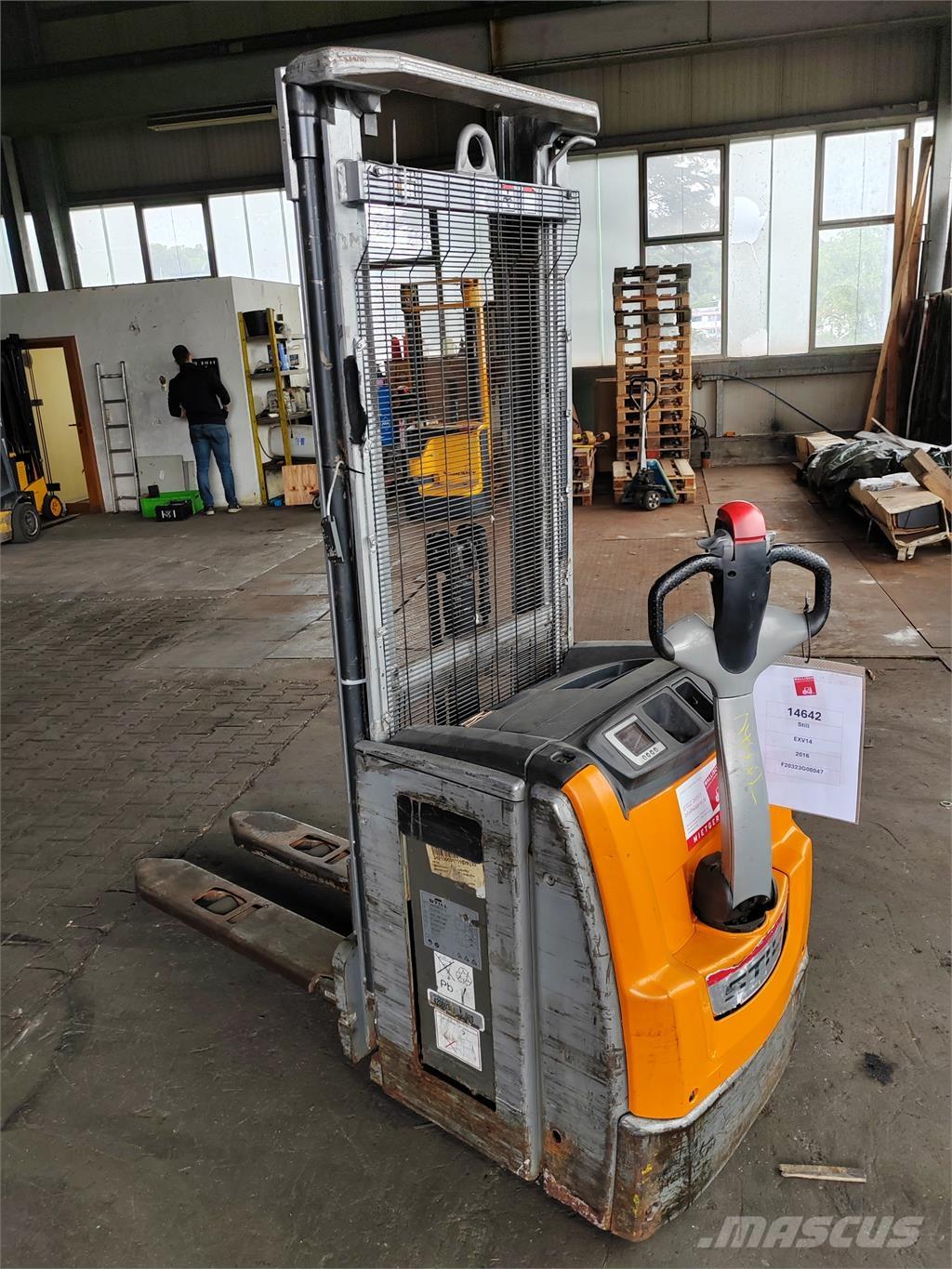 Still EXV14 Self propelled stackers