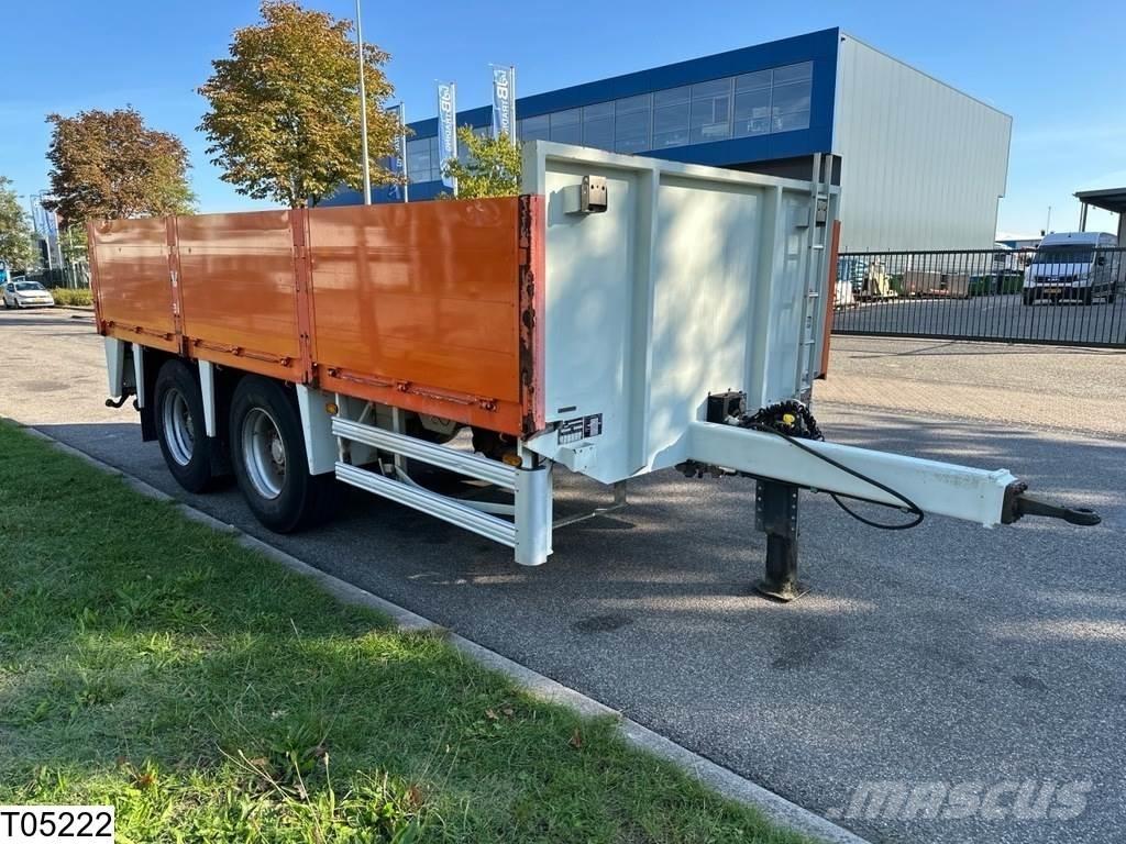 Thomas midden as Tautliner/curtainside trailers