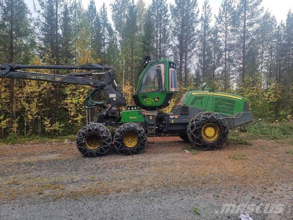 John Deere 1070 G Harvesters