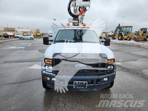 Altec AT37G Truck mounted aerial platforms