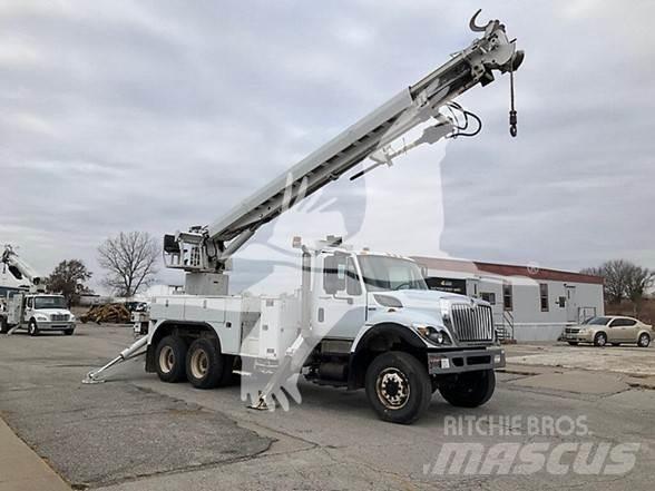 Altec D3060BTR Truck mounted aerial platforms