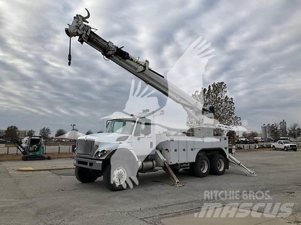 Altec D3060BTR Truck mounted aerial platforms