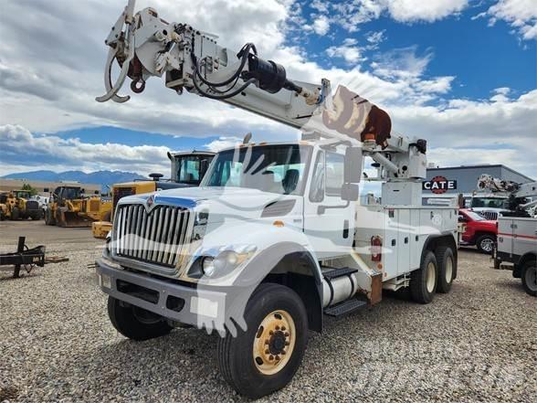 Altec D3060BTR Truck mounted aerial platforms