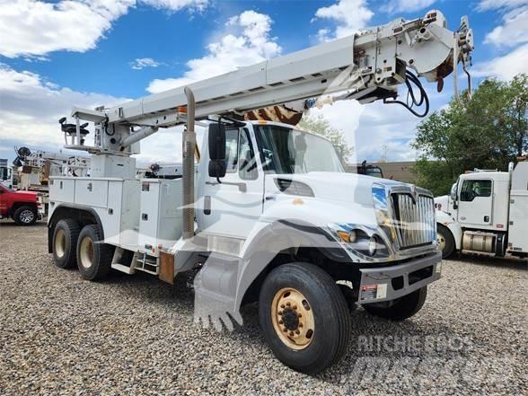 Altec D3060BTR Truck mounted aerial platforms