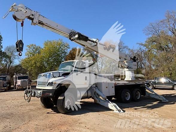 Altec DT80 Truck mounted aerial platforms