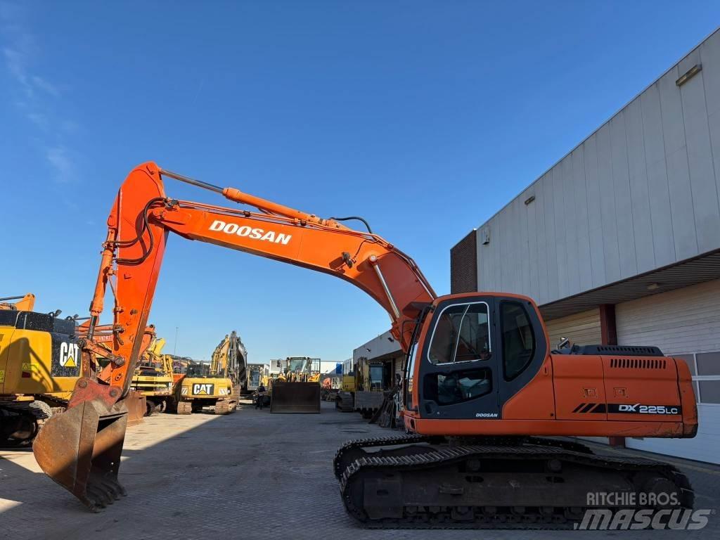 Doosan DX255LC Crawler excavators