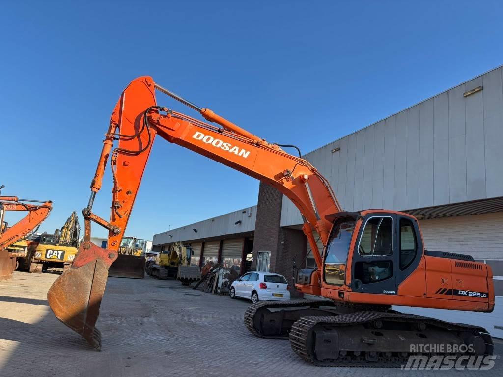 Doosan DX255LC Crawler excavators