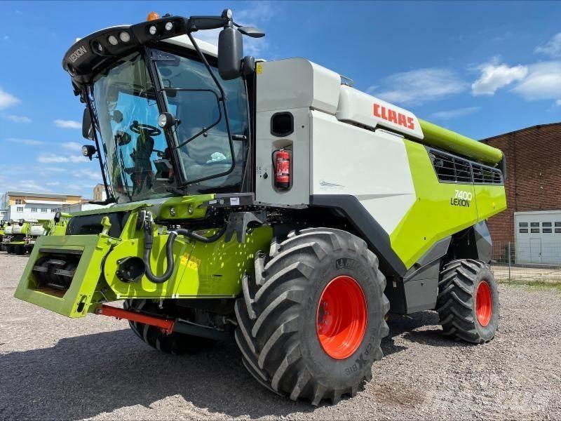 CLAAS LEXION 7400 Combine harvesters