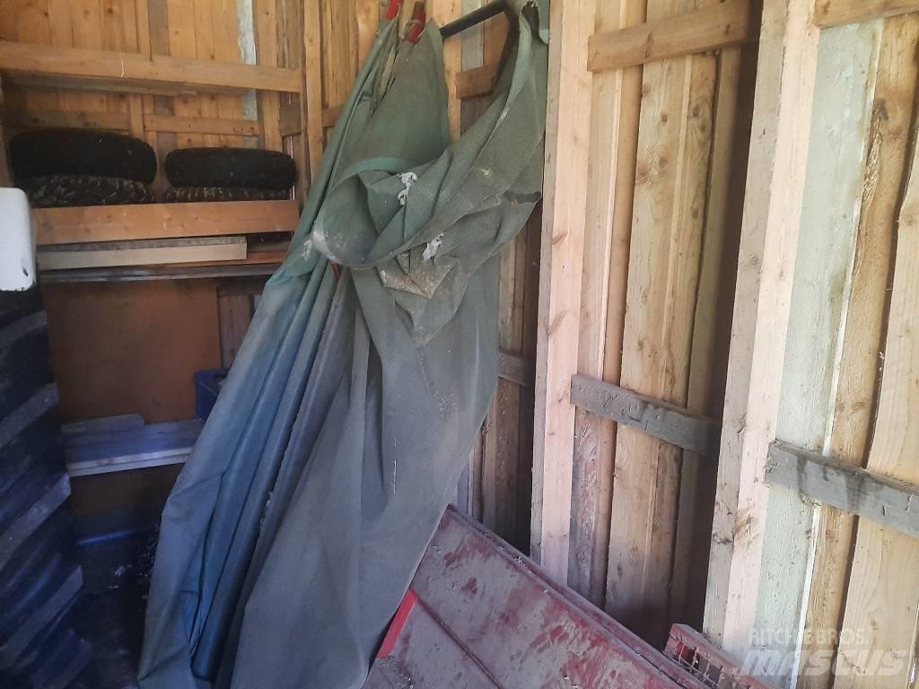 Tuhti Rehulaidat M90 Other farming trailers