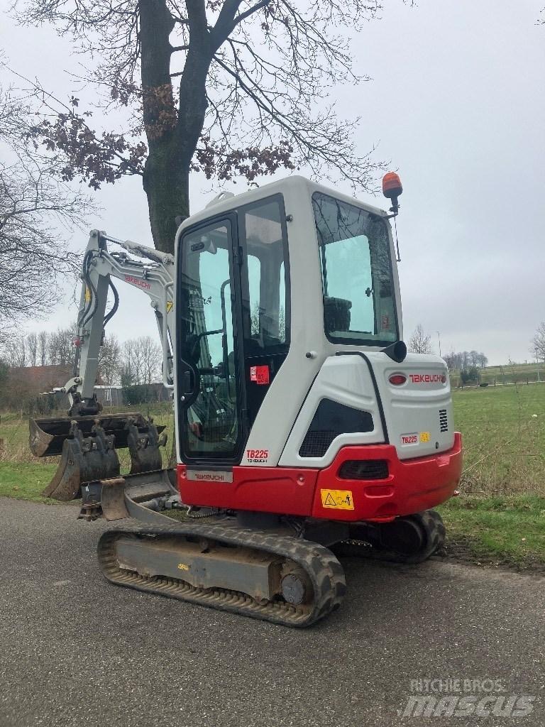 Takeuchi TB225 extra Mini excavators < 7t