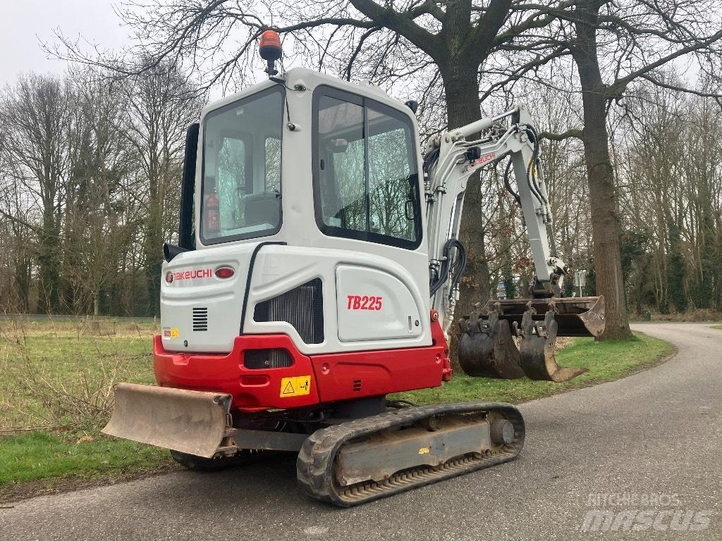 Takeuchi TB225 extra Mini excavators < 7t