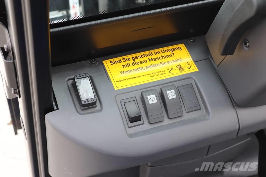 Mitsubishi FB20PN Electric forklift trucks