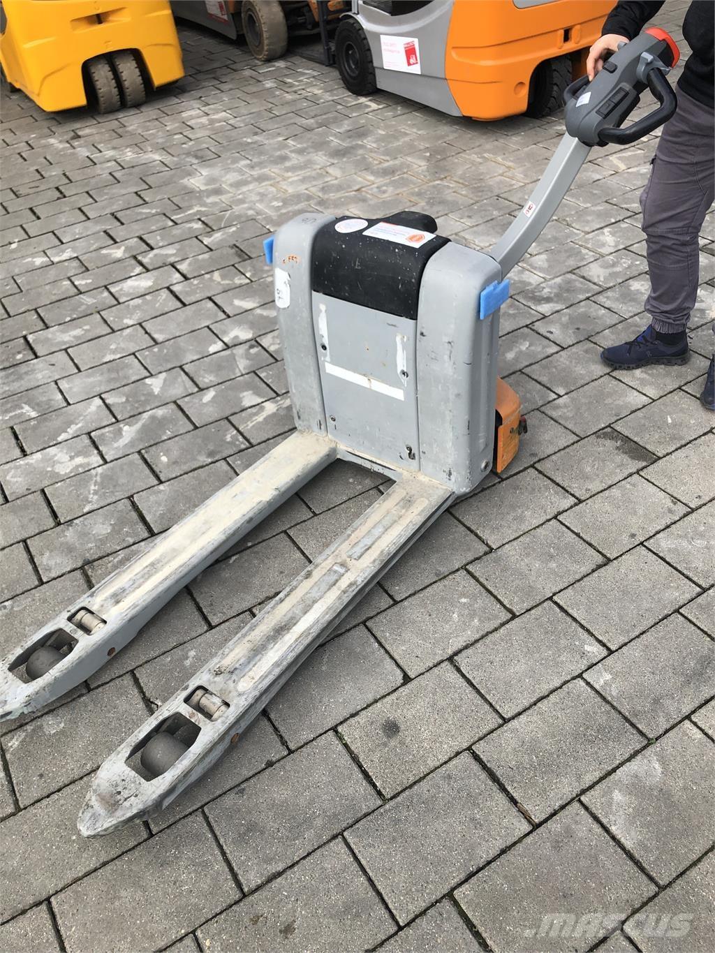 Still ECH15/LIION Pedestrian stacker