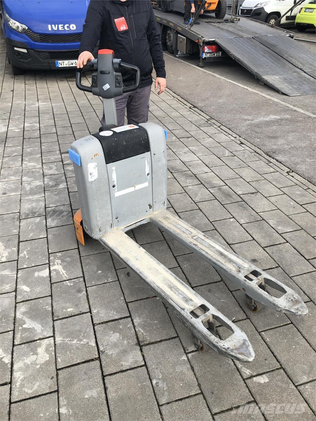 Still ECH15/LIION Pedestrian stacker