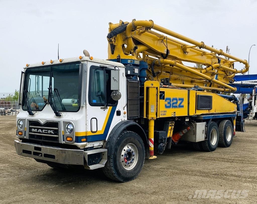 Putzmeister (#183) 32M Concrete pumps
