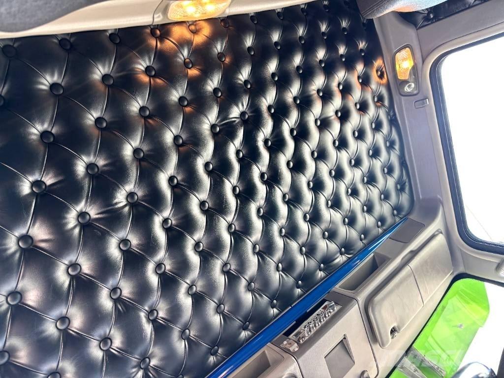 Kenworth W 900 Truck Tractor Units