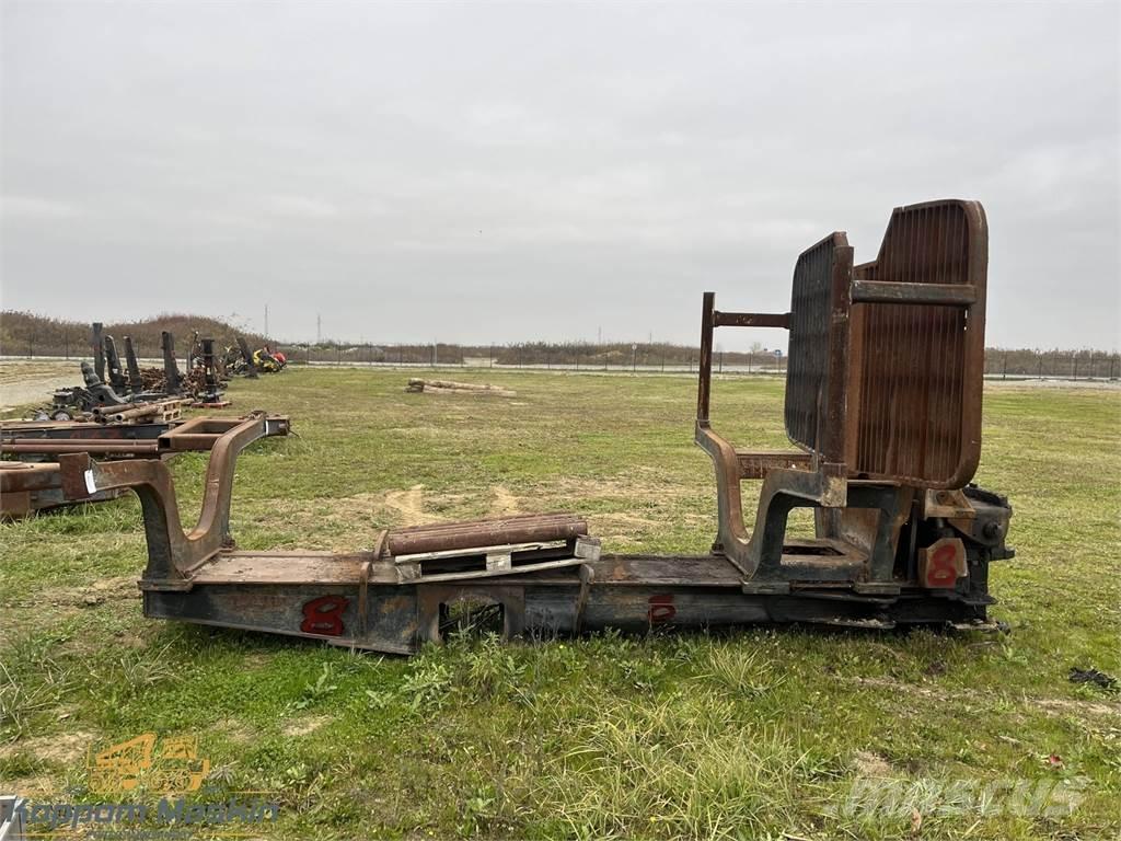 John Deere 1210E Other components