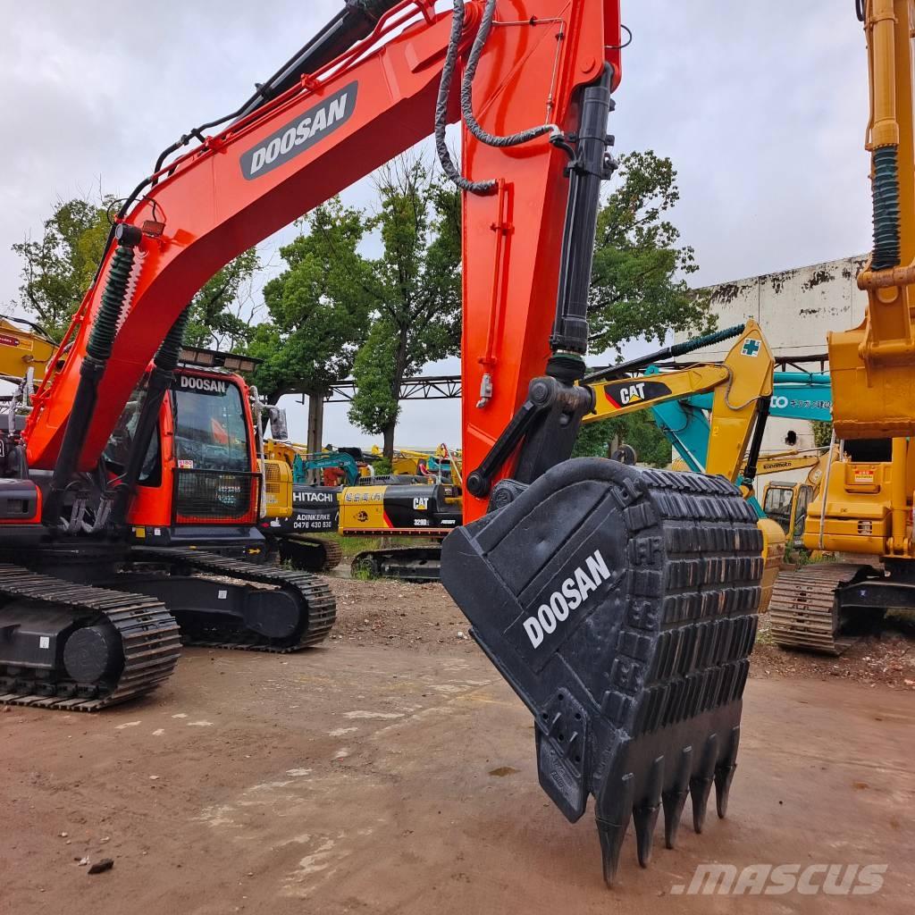 Doosan DX 300 LC Crawler excavators