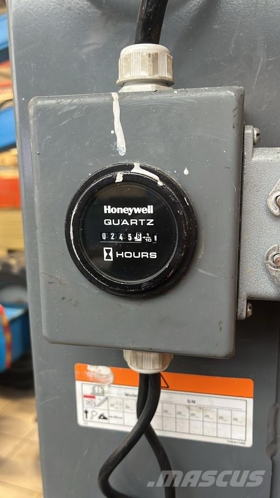 SkyJack SJ 16 Scissor lifts