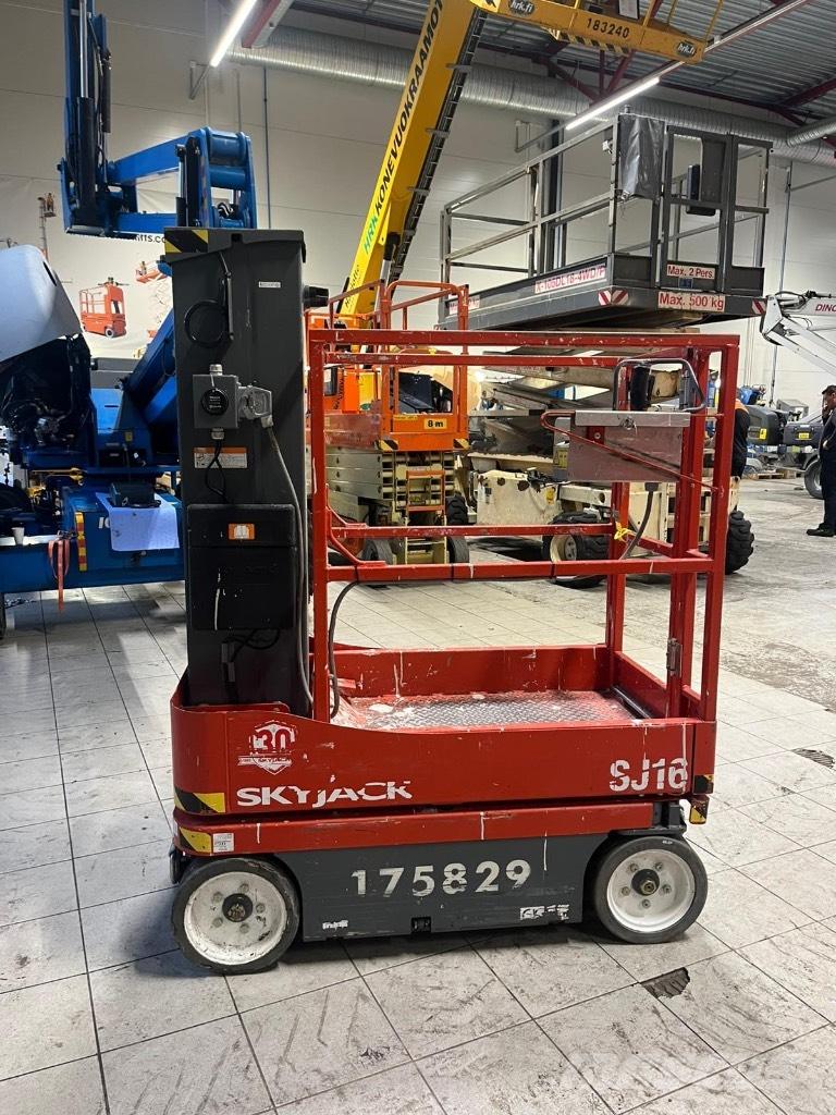 SkyJack SJ 16 Scissor lifts