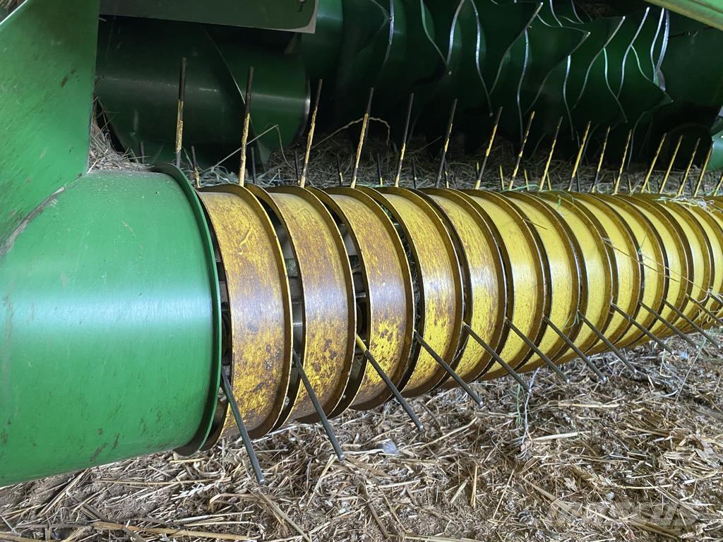 John Deere 623 Round balers