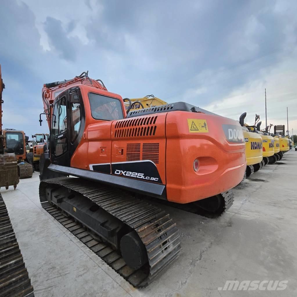 Doosan DX 225 LC Mini excavators < 7t
