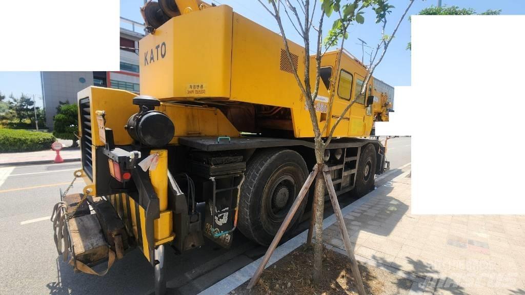 Kato SR 250 Rough terrain cranes