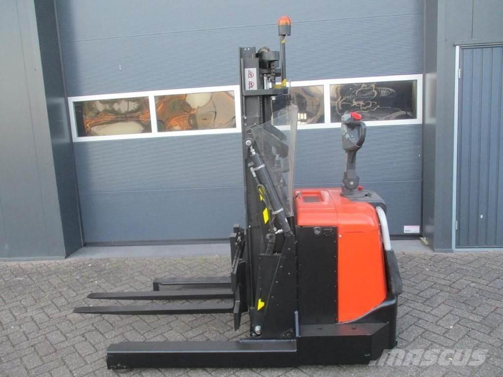 BT SPE120 XRD Low lifter with platform
